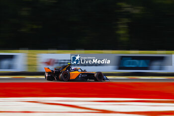 2024-06-29 - 05 HUGHES Jake (gbr), NEOM McLaren Formula E Team, Nissan e-4ORCE 04, action during the 2024 Portland ePrix, 9th meeting of the 2023-24 ABB FIA Formula E World Championship, on the Portland International Raceway from June 28 to 30, 2024 in Portland, United States of America - 2024 FORMULA E PORTLAND EPRIX - FORMULA E - MOTORS