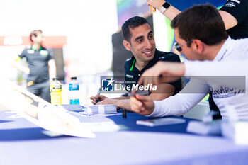 2024-06-29 - BUEMI Sébastien (swi), Envision Racing, Jaguar I-Type 6, portrait autograph session, session autographe during the 2024 Portland ePrix, 9th meeting of the 2023-24 ABB FIA Formula E World Championship, on the Portland International Raceway from June 28 to 30, 2024 in Portland, United States of America - 2024 FORMULA E PORTLAND EPRIX - FORMULA E - MOTORS