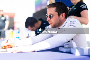 2024-06-29 - FRIJNS Robin (nld), Envision Racing, Jaguar I-Type 6, portrait autograph session, session autographe during the 2024 Portland ePrix, 9th meeting of the 2023-24 ABB FIA Formula E World Championship, on the Portland International Raceway from June 28 to 30, 2024 in Portland, United States of America - 2024 FORMULA E PORTLAND EPRIX - FORMULA E - MOTORS