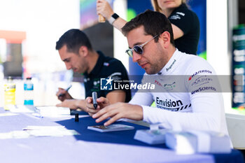 2024-06-29 - FRIJNS Robin (nld), Envision Racing, Jaguar I-Type 6, portrait autograph session, session autographe during the 2024 Portland ePrix, 9th meeting of the 2023-24 ABB FIA Formula E World Championship, on the Portland International Raceway from June 28 to 30, 2024 in Portland, United States of America - 2024 FORMULA E PORTLAND EPRIX - FORMULA E - MOTORS