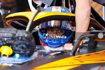 2024-06-29 - HUGHES Jake (gbr), NEOM McLaren Formula E Team, Nissan e-4ORCE 04, portrait during the 2024 Portland ePrix, 9th meeting of the 2023-24 ABB FIA Formula E World Championship, on the Portland International Raceway from June 28 to 30, 2024 in Portland, United States of America - 2024 FORMULA E PORTLAND EPRIX - FORMULA E - MOTORS