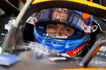 2024-06-29 - HUGHES Jake (gbr), NEOM McLaren Formula E Team, Nissan e-4ORCE 04, portrait during the 2024 Portland ePrix, 9th meeting of the 2023-24 ABB FIA Formula E World Championship, on the Portland International Raceway from June 28 to 30, 2024 in Portland, United States of America - 2024 FORMULA E PORTLAND EPRIX - FORMULA E - MOTORS