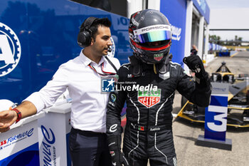 2024-06-29 - DA COSTA Antonio Felix (prt), TAG HEUER Porsche Formula E Team, Porsche 99X Electric, celebrating his win during the 2024 Portland ePrix, 9th meeting of the 2023-24 ABB FIA Formula E World Championship, on the Portland International Raceway from June 28 to 30, 2024 in Portland, United States of America - 2024 FORMULA E PORTLAND EPRIX - FORMULA E - MOTORS