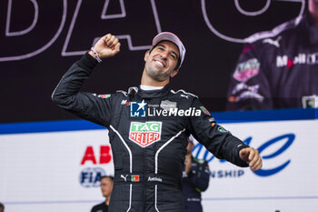 2024-06-29 - DA COSTA Antonio Felix (prt), TAG HEUER Porsche Formula E Team, Porsche 99X Electric, celebrating his win during the 2024 Portland ePrix, 9th meeting of the 2023-24 ABB FIA Formula E World Championship, on the Portland International Raceway from June 28 to 30, 2024 in Portland, United States of America - 2024 FORMULA E PORTLAND EPRIX - FORMULA E - MOTORS