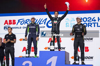 2024-06-29 - FRIJNS Robin (nld), Envision Racing, Jaguar I-Type 6, DA COSTA Antonio Felix (prt), TAG HEUER Porsche Formula E Team, Porsche 99X Electric, celebrating his win, VERGNE Jean-Eric (fra), DS Penske, DS E-Tense FE23, portrait during the 2024 Portland ePrix, 9th meeting of the 2023-24 ABB FIA Formula E World Championship, on the Portland International Raceway from June 28 to 30, 2024 in Portland, United States of America - 2024 FORMULA E PORTLAND EPRIX - FORMULA E - MOTORS