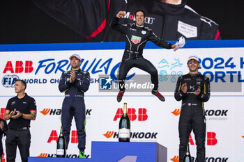 2024-06-29 - FRIJNS Robin (nld), Envision Racing, Jaguar I-Type 6, DA COSTA Antonio Felix (prt), TAG HEUER Porsche Formula E Team, Porsche 99X Electric, celebrating his win, VERGNE Jean-Eric (fra), DS Penske, DS E-Tense FE23, portrait during the 2024 Portland ePrix, 9th meeting of the 2023-24 ABB FIA Formula E World Championship, on the Portland International Raceway from June 28 to 30, 2024 in Portland, United States of America - 2024 FORMULA E PORTLAND EPRIX - FORMULA E - MOTORS