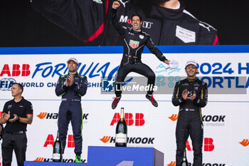 2024-06-29 - FRIJNS Robin (nld), Envision Racing, Jaguar I-Type 6, DA COSTA Antonio Felix (prt), TAG HEUER Porsche Formula E Team, Porsche 99X Electric, celebrating his win, VERGNE Jean-Eric (fra), DS Penske, DS E-Tense FE23, portrait during the 2024 Portland ePrix, 9th meeting of the 2023-24 ABB FIA Formula E World Championship, on the Portland International Raceway from June 28 to 30, 2024 in Portland, United States of America - 2024 FORMULA E PORTLAND EPRIX - FORMULA E - MOTORS