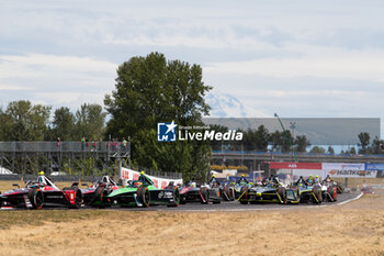 2024-06-29 - Start during the 2024 Portland ePrix, 9th meeting of the 2023-24 ABB FIA Formula E World Championship, on the Portland International Raceway from June 28 to 30, 2024 in Portland, United States of America - 2024 FORMULA E PORTLAND EPRIX - FORMULA E - MOTORS