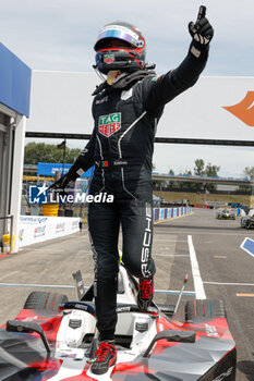 2024-06-29 - DA COSTA Antonio Felix (prt), TAG HEUER Porsche Formula E Team, Porsche 99X Electric, portrait, podium, portrait, during the 2024 Portland ePrix, 9th meeting of the 2023-24 ABB FIA Formula E World Championship, on the Portland International Raceway from June 28 to 30, 2024 in Portland, United States of America - 2024 FORMULA E PORTLAND EPRIX - FORMULA E - MOTORS