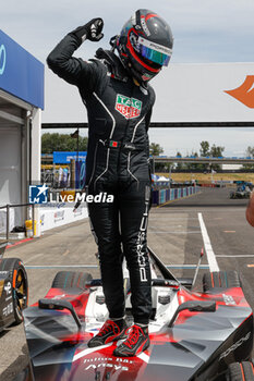 2024-06-29 - DA COSTA Antonio Felix (prt), TAG HEUER Porsche Formula E Team, Porsche 99X Electric, portrait, podium, portrait, during the 2024 Portland ePrix, 9th meeting of the 2023-24 ABB FIA Formula E World Championship, on the Portland International Raceway from June 28 to 30, 2024 in Portland, United States of America - 2024 FORMULA E PORTLAND EPRIX - FORMULA E - MOTORS