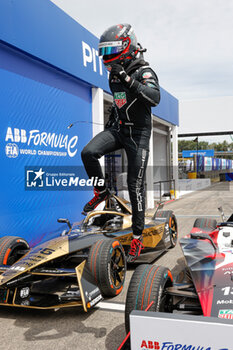 2024-06-29 - DA COSTA Antonio Felix (prt), TAG HEUER Porsche Formula E Team, Porsche 99X Electric, portrait, podium, portrait, during the 2024 Portland ePrix, 9th meeting of the 2023-24 ABB FIA Formula E World Championship, on the Portland International Raceway from June 28 to 30, 2024 in Portland, United States of America - 2024 FORMULA E PORTLAND EPRIX - FORMULA E - MOTORS