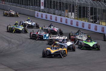 2024-06-29 - 05 HUGHES Jake (gbr), NEOM McLaren Formula E Team, Nissan e-4ORCE 04, action during the 2024 Portland ePrix, 9th meeting of the 2023-24 ABB FIA Formula E World Championship, on the Portland International Raceway from June 28 to 30, 2024 in Portland, United States of America - 2024 FORMULA E PORTLAND EPRIX - FORMULA E - MOTORS