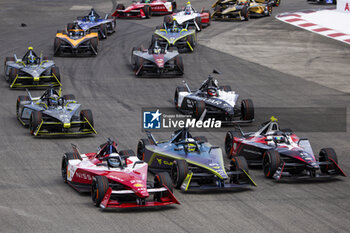 2024-06-29 - 23 FENESTRAZ Sacha (fra), Nissan Formula E Team, Nissan e-4ORCE 04, 51 MULLER Nico (swi), ABT CUPRA Formula E Team, Mahindra M9Electro, 13 DA COSTA Antonio Felix (prt), TAG HEUER Porsche Formula E Team, Porsche 99X Electric, action during the 2024 Portland ePrix, 9th meeting of the 2023-24 ABB FIA Formula E World Championship, on the Portland International Raceway from June 28 to 30, 2024 in Portland, United States of America - 2024 FORMULA E PORTLAND EPRIX - FORMULA E - MOTORS