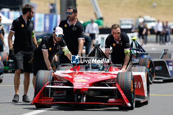 2024-06-29 - 23 FENESTRAZ Sacha (fra), Nissan Formula E Team, Nissan e-4ORCE 04, grille de depart, starting grid, during the 2024 Portland ePrix, 9th meeting of the 2023-24 ABB FIA Formula E World Championship, on the Portland International Raceway from June 28 to 30, 2024 in Portland, United States of America - 2024 FORMULA E PORTLAND EPRIX - FORMULA E - MOTORS