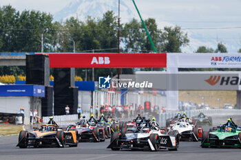 2024-06-29 - depart, start, 09 EVANS Mitch (nzl), Jaguar TCS Racing, Jaguar I-Type 6, action, during the 2024 Portland ePrix, 9th meeting of the 2023-24 ABB FIA Formula E World Championship, on the Portland International Raceway from June 28 to 30, 2024 in Portland, United States of America - 2024 FORMULA E PORTLAND EPRIX - FORMULA E - MOTORS