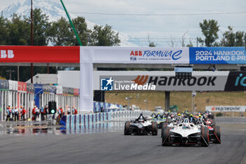 2024-06-29 - 01 DENNIS Jake (gbr), Andretti Global, Porsche 99X Electric, action during the 2024 Portland ePrix, 9th meeting of the 2023-24 ABB FIA Formula E World Championship, on the Portland International Raceway from June 28 to 30, 2024 in Portland, United States of America - 2024 FORMULA E PORTLAND EPRIX - FORMULA E - MOTORS