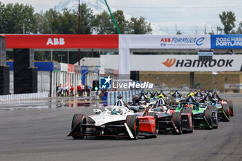 2024-06-29 - 01 DENNIS Jake (gbr), Andretti Global, Porsche 99X Electric, action during the 2024 Portland ePrix, 9th meeting of the 2023-24 ABB FIA Formula E World Championship, on the Portland International Raceway from June 28 to 30, 2024 in Portland, United States of America - 2024 FORMULA E PORTLAND EPRIX - FORMULA E - MOTORS