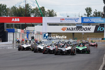 2024-06-29 - 13 DA COSTA Antonio Felix (prt), TAG HEUER Porsche Formula E Team, Porsche 99X Electric, action, 09 EVANS Mitch (nzl), Jaguar TCS Racing, Jaguar I-Type 6, action, 04 FRIJNS Robin (nld), Envision Racing, Jaguar I-Type 6, action, during the 2024 Portland ePrix, 9th meeting of the 2023-24 ABB FIA Formula E World Championship, on the Portland International Raceway from June 28 to 30, 2024 in Portland, United States of America - 2024 FORMULA E PORTLAND EPRIX - FORMULA E - MOTORS