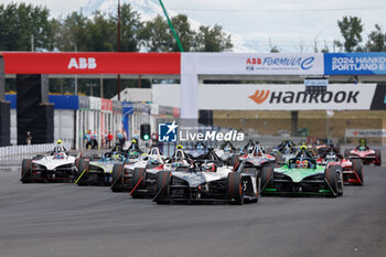 2024-06-29 - 13 DA COSTA Antonio Felix (prt), TAG HEUER Porsche Formula E Team, Porsche 99X Electric, action, 09 EVANS Mitch (nzl), Jaguar TCS Racing, Jaguar I-Type 6, action, 04 FRIJNS Robin (nld), Envision Racing, Jaguar I-Type 6, action, during the 2024 Portland ePrix, 9th meeting of the 2023-24 ABB FIA Formula E World Championship, on the Portland International Raceway from June 28 to 30, 2024 in Portland, United States of America - 2024 FORMULA E PORTLAND EPRIX - FORMULA E - MOTORS