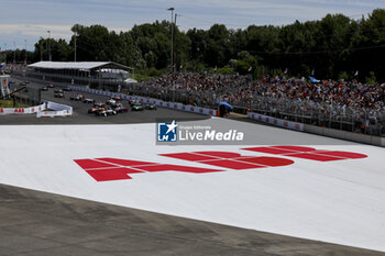 2024-06-29 - 09 EVANS Mitch (nzl), Jaguar TCS Racing, Jaguar I-Type 6, action 25 VERGNE Jean-Eric (fra), DS Penske, DS E-Tense FE23, action START Race 1 during the 2024 Portland ePrix, 9th meeting of the 2023-24 ABB FIA Formula E World Championship, on the Portland International Raceway from June 28 to 30, 2024 in Portland, United States of America - 2024 FORMULA E PORTLAND EPRIX - FORMULA E - MOTORS