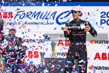 2024-06-30 - VERGNE Jean-Eric (fra), DS Penske, DS E-Tense FE23, portrait celebrating his podium during the 2024 Portland ePrix, 9th meeting of the 2023-24 ABB FIA Formula E World Championship, on the Portland International Raceway from June 28 to 30, 2024 in Portland, United States of America - 2024 FORMULA E PORTLAND EPRIX - FORMULA E - MOTORS