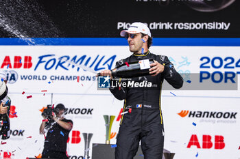 2024-06-30 - VERGNE Jean-Eric (fra), DS Penske, DS E-Tense FE23, portrait celebrating his podium during the 2024 Portland ePrix, 9th meeting of the 2023-24 ABB FIA Formula E World Championship, on the Portland International Raceway from June 28 to 30, 2024 in Portland, United States of America - 2024 FORMULA E PORTLAND EPRIX - FORMULA E - MOTORS