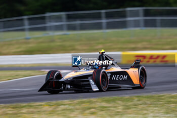 2024-06-30 - 05 HUGHES Jake (gbr), NEOM McLaren Formula E Team, Nissan e-4ORCE 04, action during the 2024 Portland ePrix, 9th meeting of the 2023-24 ABB FIA Formula E World Championship, on the Portland International Raceway from June 28 to 30, 2024 in Portland, United States of America - 2024 FORMULA E PORTLAND EPRIX - FORMULA E - MOTORS