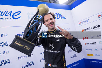 2024-06-30 - VERGNE Jean-Eric (fra), DS Penske, DS E-Tense FE23, portrait celebrating his pole position during the 2024 Portland ePrix, 9th meeting of the 2023-24 ABB FIA Formula E World Championship, on the Portland International Raceway from June 28 to 30, 2024 in Portland, United States of America - 2024 FORMULA E PORTLAND EPRIX - FORMULA E - MOTORS