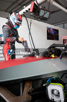 2024-06-30 - DE VRIES Nyck (nld), Mahindra Racing, Mahindra M9Electro, portrait, during the 2024 Portland ePrix, 9th meeting of the 2023-24 ABB FIA Formula E World Championship, on the Portland International Raceway from June 28 to 30, 2024 in Portland, United States of America - 2024 FORMULA E PORTLAND EPRIX - FORMULA E - MOTORS