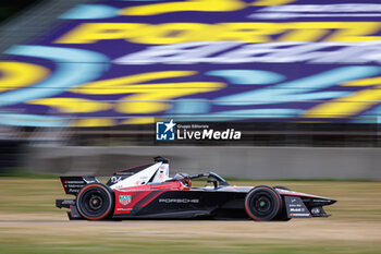 2024-06-30 - 94 WEHRLEIN Pascal (ger), TAG HEUER Porsche Formula E Team, Porsche 99X Electric, action during the 2024 Portland ePrix, 9th meeting of the 2023-24 ABB FIA Formula E World Championship, on the Portland International Raceway from June 28 to 30, 2024 in Portland, United States of America - 2024 FORMULA E PORTLAND EPRIX - FORMULA E - MOTORS