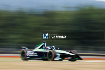 2024-06-30 - 16 BUEMI Sébastien (swi), Envision Racing, Jaguar I-Type 6, action during the 2024 Portland ePrix, 9th meeting of the 2023-24 ABB FIA Formula E World Championship, on the Portland International Raceway from June 28 to 30, 2024 in Portland, United States of America - 2024 FORMULA E PORTLAND EPRIX - FORMULA E - MOTORS