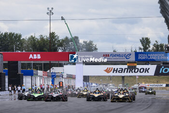 2024-06-30 - Start of the race, 25 VERGNE Jean-Eric (fra), DS Penske, DS E-Tense FE23, 08 BIRD Sam (gbr), NEOM McLaren Formula E Team, Nissan e-4ORCE 04, 13 DA COSTA Antonio Felix (prt), TAG HEUER Porsche Formula E Team, Porsche 99X Electric, action during the 2024 Portland ePrix, 9th meeting of the 2023-24 ABB FIA Formula E World Championship, on the Portland International Raceway from June 28 to 30, 2024 in Portland, United States of America - 2024 FORMULA E PORTLAND EPRIX - FORMULA E - MOTORS