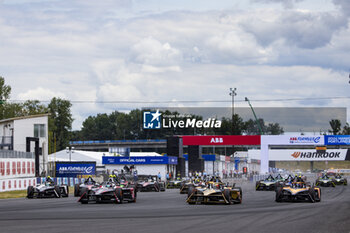 2024-06-30 - Start of the race, 25 VERGNE Jean-Eric (fra), DS Penske, DS E-Tense FE23, 08 BIRD Sam (gbr), NEOM McLaren Formula E Team, Nissan e-4ORCE 04, 13 DA COSTA Antonio Felix (prt), TAG HEUER Porsche Formula E Team, Porsche 99X Electric, action during the 2024 Portland ePrix, 9th meeting of the 2023-24 ABB FIA Formula E World Championship, on the Portland International Raceway from June 28 to 30, 2024 in Portland, United States of America - 2024 FORMULA E PORTLAND EPRIX - FORMULA E - MOTORS