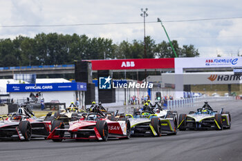 2024-06-30 - 23 FENESTRAZ Sacha (fra), Nissan Formula E Team, Nissan e-4ORCE 04, action during the 2024 Portland ePrix, 9th meeting of the 2023-24 ABB FIA Formula E World Championship, on the Portland International Raceway from June 28 to 30, 2024 in Portland, United States of America - 2024 FORMULA E PORTLAND EPRIX - FORMULA E - MOTORS