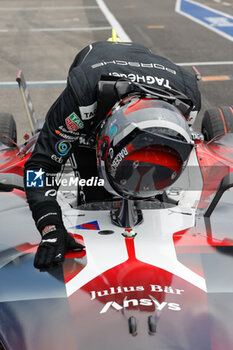 2024-06-30 - DA COSTA Antonio Felix (prt), TAG HEUER Porsche Formula E Team, Porsche 99X Electric, portrait, podium, portrait, during the 2024 Portland ePrix, 9th meeting of the 2023-24 ABB FIA Formula E World Championship, on the Portland International Raceway from June 28 to 30, 2024 in Portland, United States of America - 2024 FORMULA E PORTLAND EPRIX - FORMULA E - MOTORS