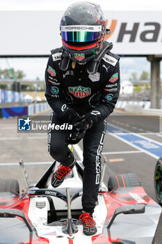 2024-06-30 - DA COSTA Antonio Felix (prt), TAG HEUER Porsche Formula E Team, Porsche 99X Electric, portrait, podium, portrait, during the 2024 Portland ePrix, 9th meeting of the 2023-24 ABB FIA Formula E World Championship, on the Portland International Raceway from June 28 to 30, 2024 in Portland, United States of America - 2024 FORMULA E PORTLAND EPRIX - FORMULA E - MOTORS