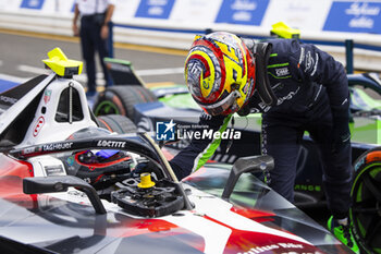 2024-06-30 - DA COSTA Antonio Felix (prt), TAG HEUER Porsche Formula E Team, Porsche 99X Electric, celebrating his win during the 2024 Portland ePrix, 9th meeting of the 2023-24 ABB FIA Formula E World Championship, on the Portland International Raceway from June 28 to 30, 2024 in Portland, United States of America - 2024 FORMULA E PORTLAND EPRIX - FORMULA E - MOTORS