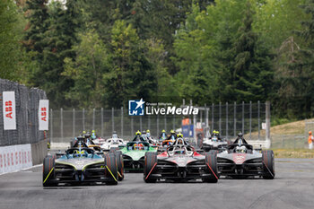 2024-06-30 - 51 MULLER Nico (swi), ABT CUPRA Formula E Team, Mahindra M9Electro, action, 13 DA COSTA Antonio Felix (prt), TAG HEUER Porsche Formula E Team, Porsche 99X Electric, action, during the 2024 Portland ePrix, 9th meeting of the 2023-24 ABB FIA Formula E World Championship, on the Portland International Raceway from June 28 to 30, 2024 in Portland, United States of America - 2024 FORMULA E PORTLAND EPRIX - FORMULA E - MOTORS