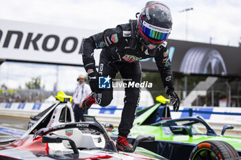 2024-06-30 - DA COSTA Antonio Felix (prt), TAG HEUER Porsche Formula E Team, Porsche 99X Electric, celebrating his win during the 2024 Portland ePrix, 9th meeting of the 2023-24 ABB FIA Formula E World Championship, on the Portland International Raceway from June 28 to 30, 2024 in Portland, United States of America - 2024 FORMULA E PORTLAND EPRIX - FORMULA E - MOTORS