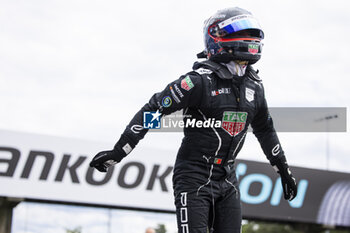 2024-06-30 - DA COSTA Antonio Felix (prt), TAG HEUER Porsche Formula E Team, Porsche 99X Electric, celebrating his win during the 2024 Portland ePrix, 9th meeting of the 2023-24 ABB FIA Formula E World Championship, on the Portland International Raceway from June 28 to 30, 2024 in Portland, United States of America - 2024 FORMULA E PORTLAND EPRIX - FORMULA E - MOTORS