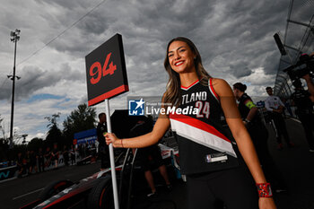 2024-06-30 - grille de depart, starting grid ,girl ambiance, during the 2024 Portland ePrix, 9th meeting of the 2023-24 ABB FIA Formula E World Championship, on the Portland International Raceway from June 28 to 30, 2024 in Portland, United States of America - 2024 FORMULA E PORTLAND EPRIX - FORMULA E - MOTORS