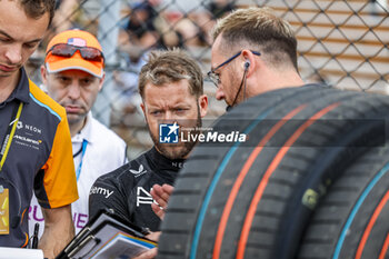 2024-06-30 - BIRD Sam (gbr), NEOM McLaren Formula E Team, Nissan e-4ORCE 04, portrait during the 2024 Portland ePrix, 9th meeting of the 2023-24 ABB FIA Formula E World Championship, on the Portland International Raceway from June 28 to 30, 2024 in Portland, United States of America - 2024 FORMULA E PORTLAND EPRIX - FORMULA E - MOTORS