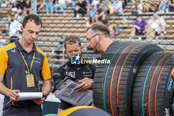 2024-06-30 - BIRD Sam (gbr), NEOM McLaren Formula E Team, Nissan e-4ORCE 04, portrait during the 2024 Portland ePrix, 9th meeting of the 2023-24 ABB FIA Formula E World Championship, on the Portland International Raceway from June 28 to 30, 2024 in Portland, United States of America - 2024 FORMULA E PORTLAND EPRIX - FORMULA E - MOTORS