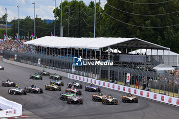 2024-06-30 - 25 VERGNE Jean-Eric (fra), DS Penske, DS E-Tense FE23, action 13 DA COSTA Antonio Felix (prt), TAG HEUER Porsche Formula E Team, Porsche 99X Electric, action depart, start, during the 2024 Portland ePrix, 9th meeting of the 2023-24 ABB FIA Formula E World Championship, on the Portland International Raceway from June 28 to 30, 2024 in Portland, United States of America - 2024 FORMULA E PORTLAND EPRIX - FORMULA E - MOTORS