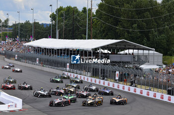 2024-06-30 - 25 VERGNE Jean-Eric (fra), DS Penske, DS E-Tense FE23, action 13 DA COSTA Antonio Felix (prt), TAG HEUER Porsche Formula E Team, Porsche 99X Electric, action during the 2024 Portland ePrix, 9th meeting of the 2023-24 ABB FIA Formula E World Championship, on the Portland International Raceway from June 28 to 30, 2024 in Portland, United States of America - 2024 FORMULA E PORTLAND EPRIX - FORMULA E - MOTORS