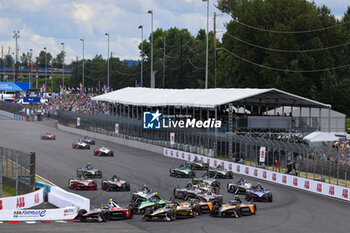 2024-06-30 - 13 DA COSTA Antonio Felix (prt), TAG HEUER Porsche Formula E Team, Porsche 99X Electric, action25 VERGNE Jean-Eric (fra), DS Penske, DS E-Tense FE23, action during the 2024 Portland ePrix, 9th meeting of the 2023-24 ABB FIA Formula E World Championship, on the Portland International Raceway from June 28 to 30, 2024 in Portland, United States of America - 2024 FORMULA E PORTLAND EPRIX - FORMULA E - MOTORS