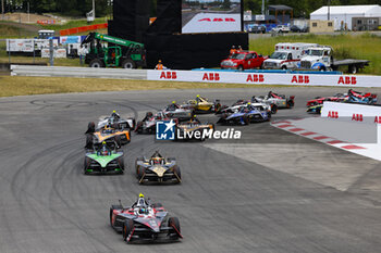 2024-06-30 - 13 DA COSTA Antonio Felix (prt), TAG HEUER Porsche Formula E Team, Porsche 99X Electric, action 25 VERGNE Jean-Eric (fra), DS Penske, DS E-Tense FE23, action during the 2024 Portland ePrix, 9th meeting of the 2023-24 ABB FIA Formula E World Championship, on the Portland International Raceway from June 28 to 30, 2024 in Portland, United States of America - 2024 FORMULA E PORTLAND EPRIX - FORMULA E - MOTORS