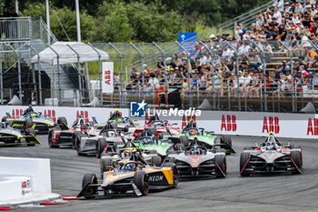 2024-06-30 - 05 HUGHES Jake (gbr), NEOM McLaren Formula E Team, Nissan e-4ORCE 04, action during the 2024 Portland ePrix, 9th meeting of the 2023-24 ABB FIA Formula E World Championship, on the Portland International Raceway from June 28 to 30, 2024 in Portland, United States of America - 2024 FORMULA E PORTLAND EPRIX - FORMULA E - MOTORS