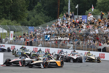 2024-06-30 - 05 HUGHES Jake (gbr), NEOM McLaren Formula E Team, Nissan e-4ORCE 04, action during the 2024 Portland ePrix, 9th meeting of the 2023-24 ABB FIA Formula E World Championship, on the Portland International Raceway from June 28 to 30, 2024 in Portland, United States of America - 2024 FORMULA E PORTLAND EPRIX - FORMULA E - MOTORS