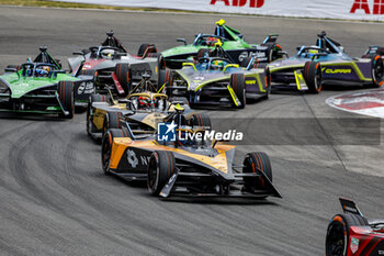 2024-06-30 - 05 HUGHES Jake (gbr), NEOM McLaren Formula E Team, Nissan e-4ORCE 04, action during the 2024 Portland ePrix, 9th meeting of the 2023-24 ABB FIA Formula E World Championship, on the Portland International Raceway from June 28 to 30, 2024 in Portland, United States of America - 2024 FORMULA E PORTLAND EPRIX - FORMULA E - MOTORS